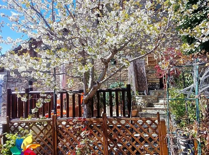 Enchanting In Gratillon With Mountain View And Sauna 빌레누베